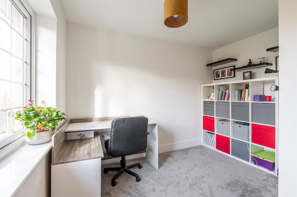 Bedroom / Office