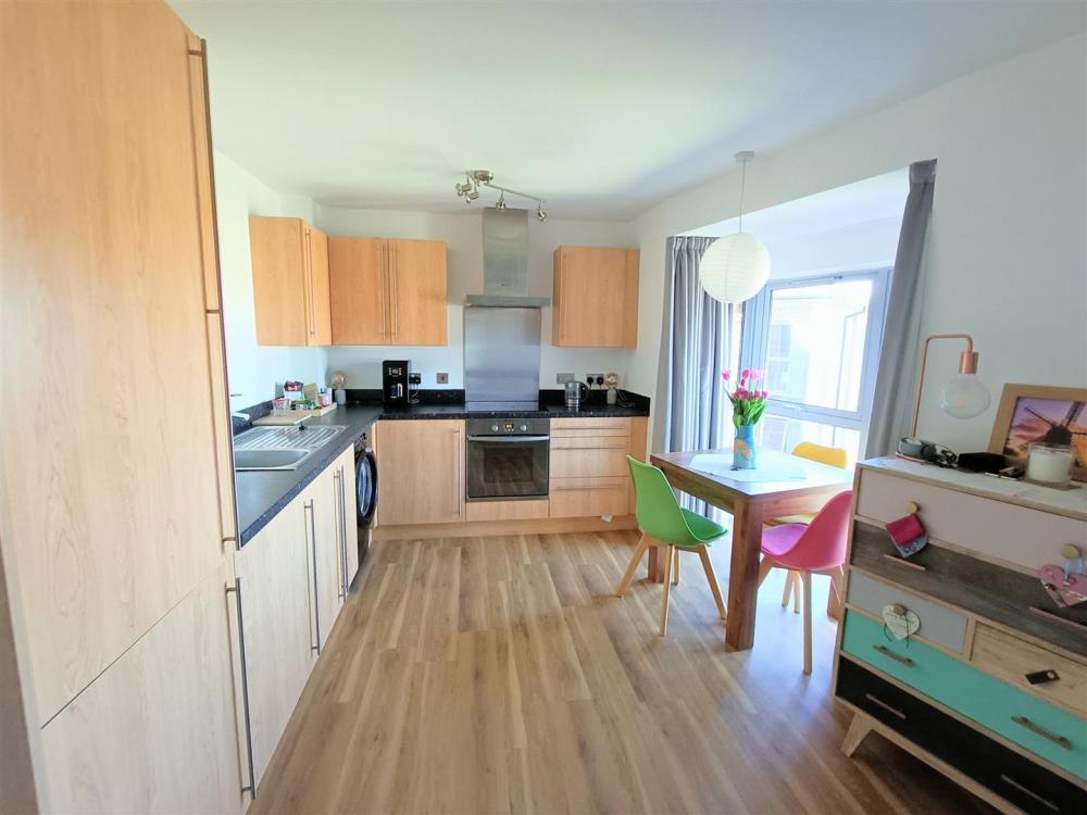 KITCHEN DINING ROOM