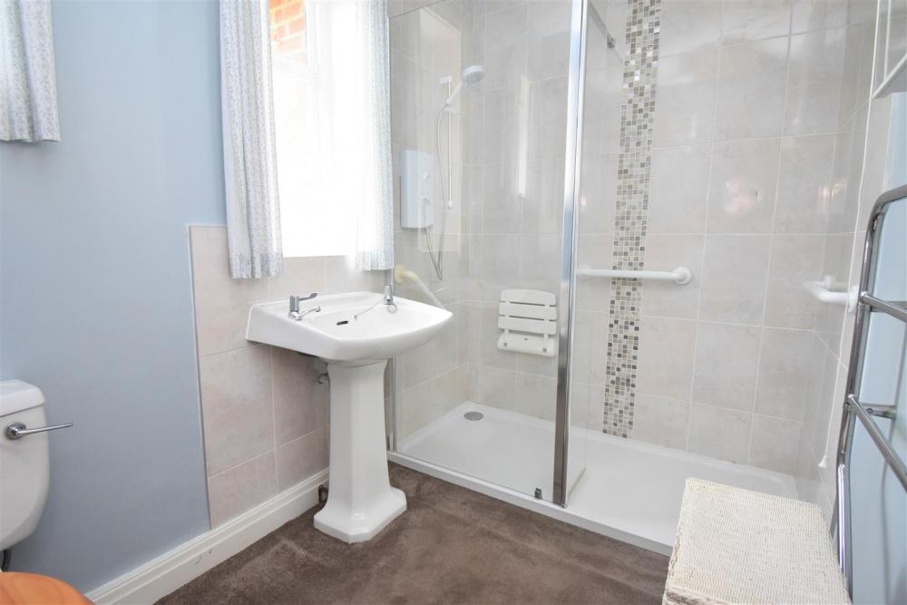 SHOWER ROOM