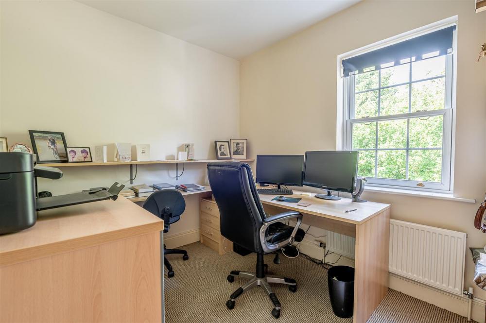 BEDROOM/OFFICE