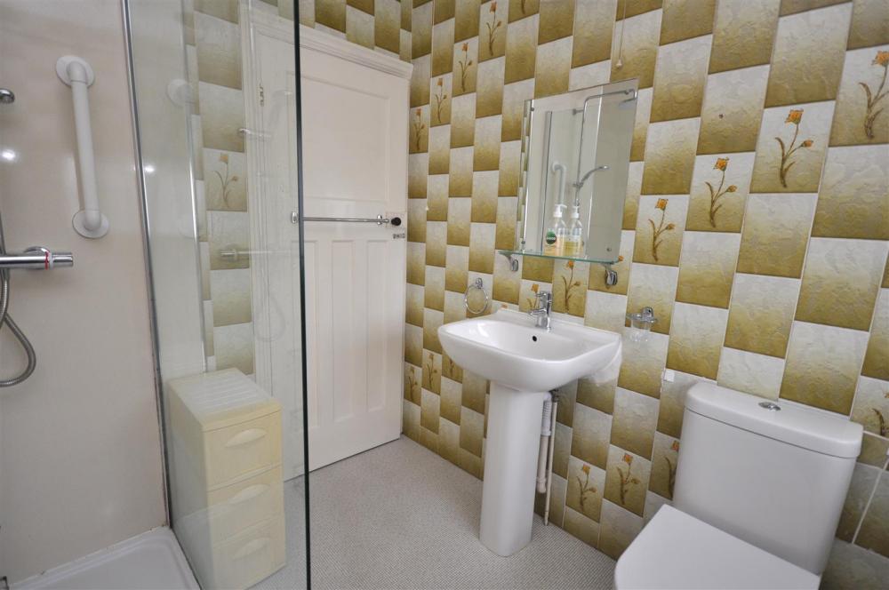 SHOWER ROOM