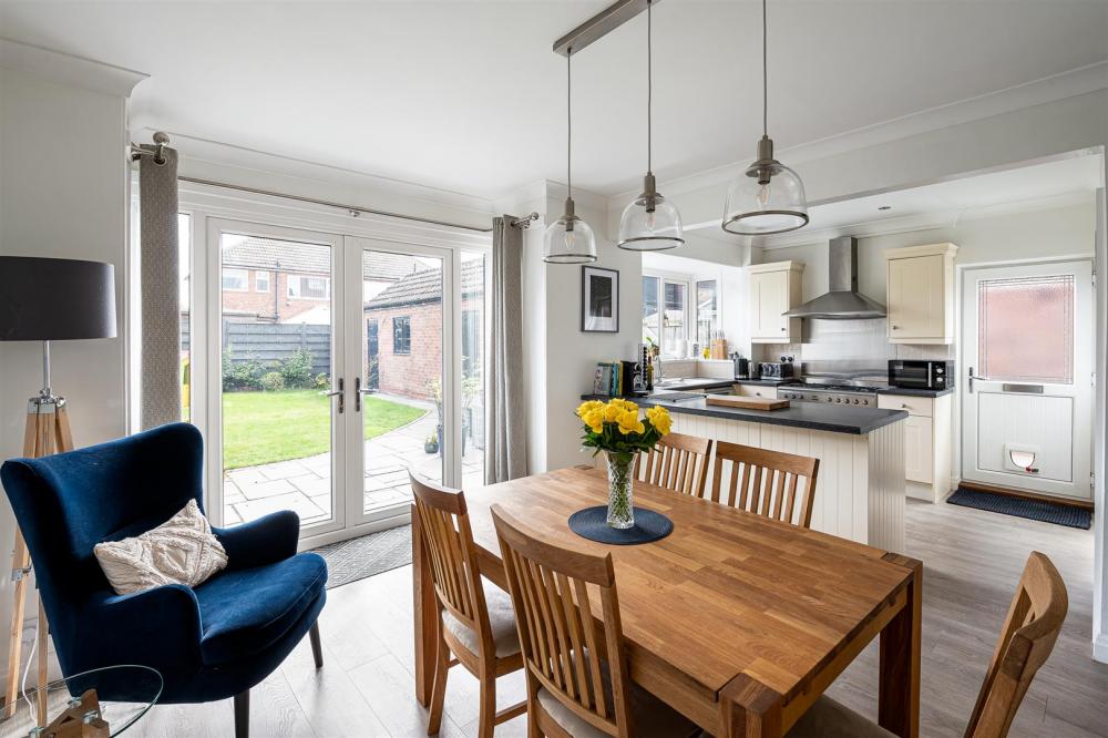 KITCHEN/ DINER
