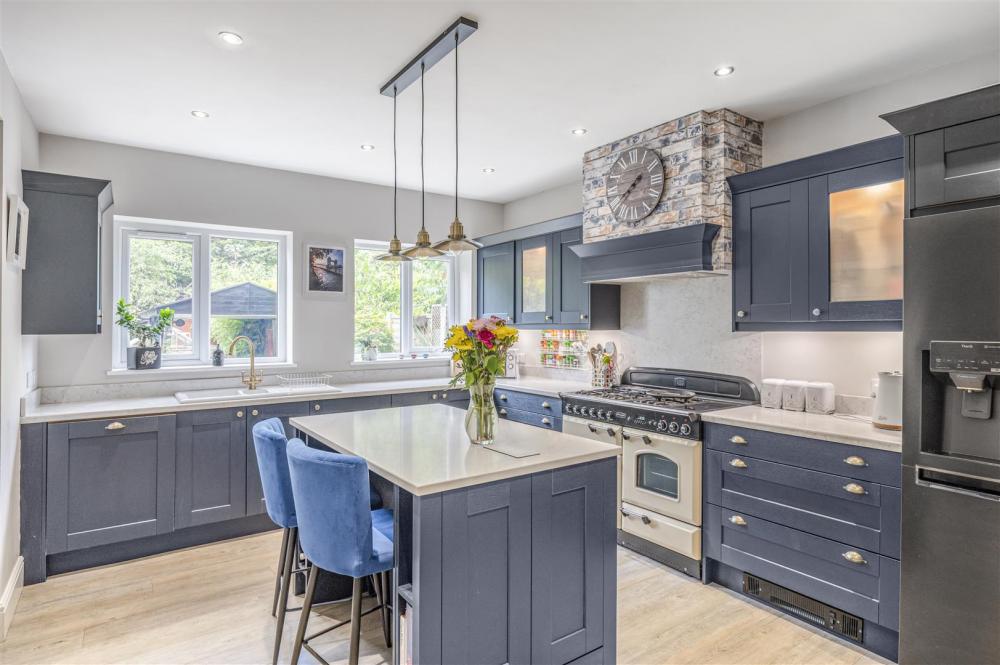 KITCHEN BREAKFAST ROOM