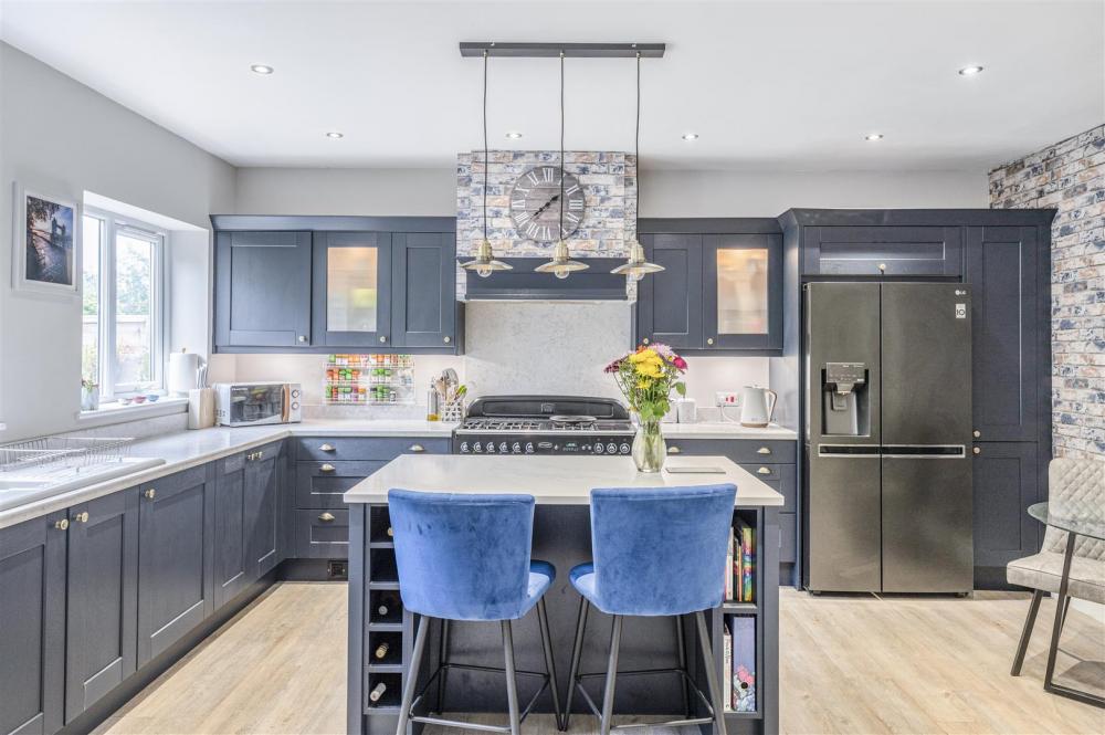KITCHEN BREAKFAST ROOM