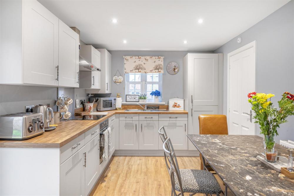 KITCHEN DINING ROOM