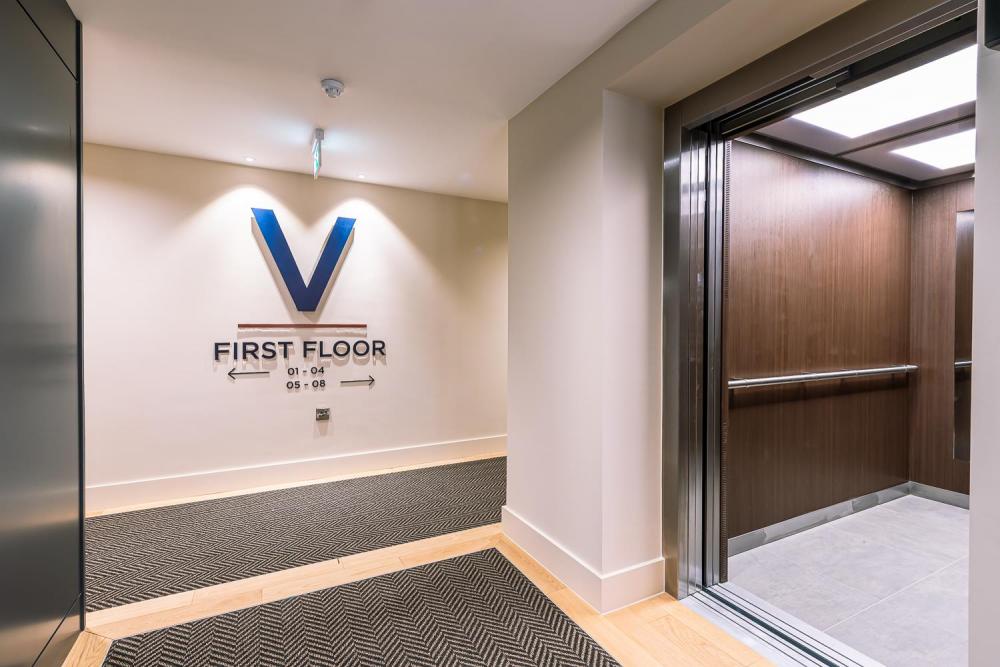 Victoria lift.jpg