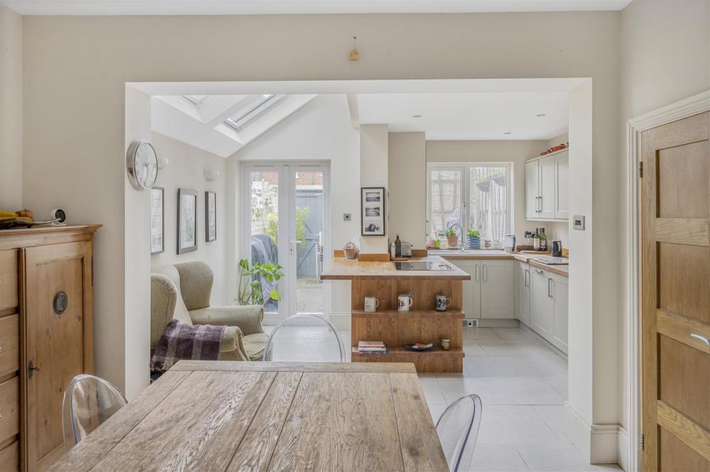 KITCHEN DINER