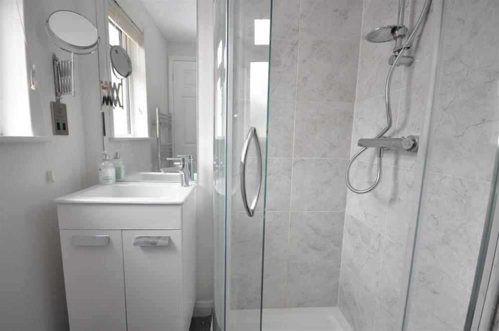 EN-SUITE SHOWER