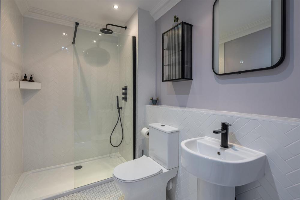 SHOWER ROOM