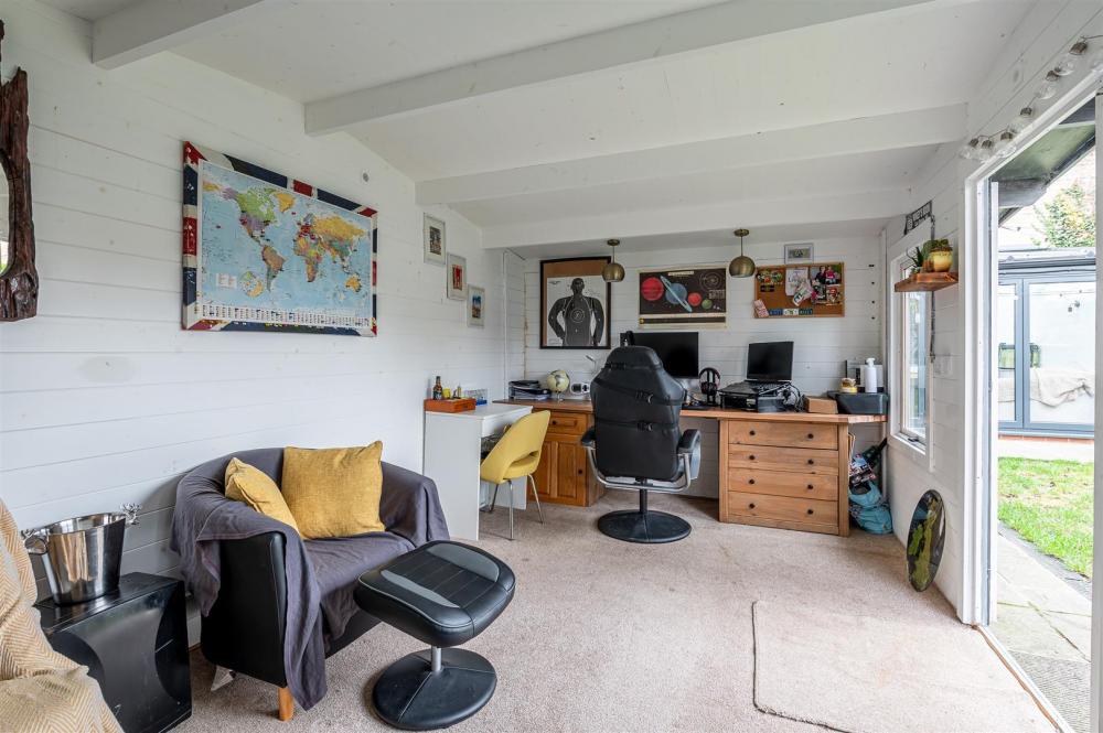SUMMER HOUSE/ HOME OFFICE