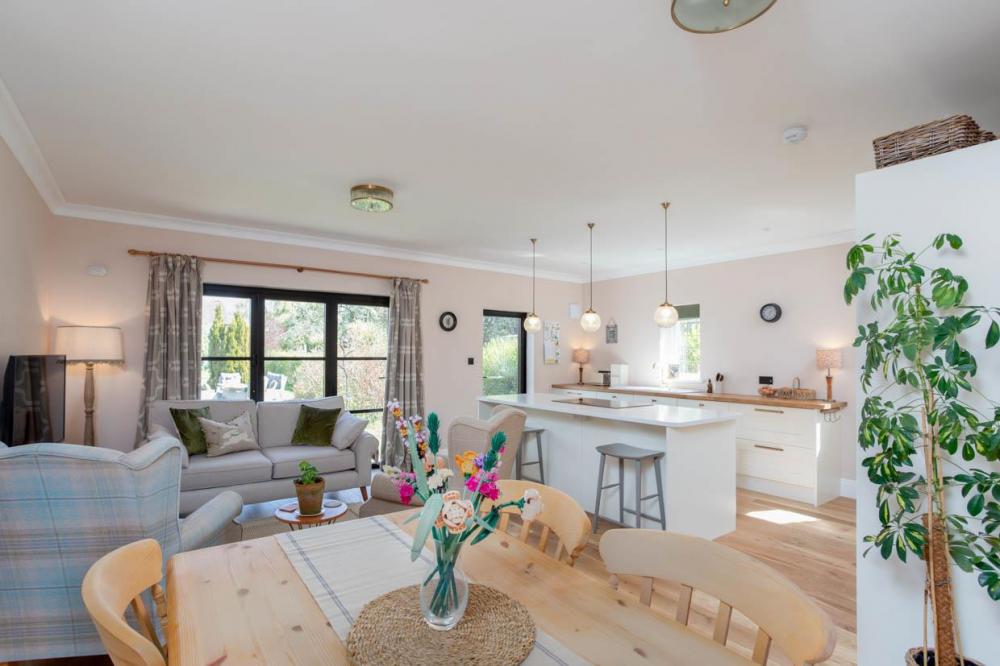 KITCHEN / DINER / LIVING