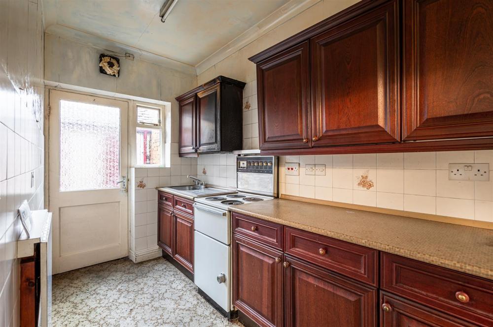 FITTED KITCHEN