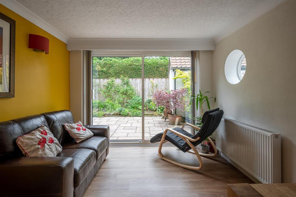 DINING/SITTING AREA