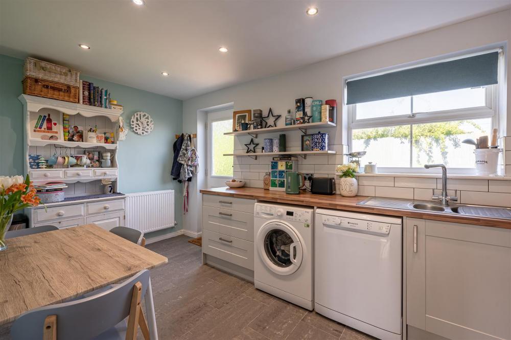 KITCHEN DINING