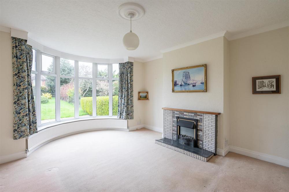 LIVING ROOM / DINING ROOM