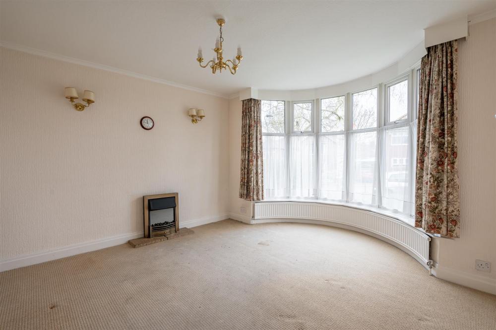 LIVING ROOM / DINING ROOM