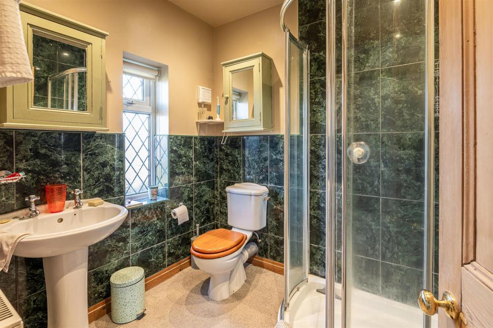 EN SUITE