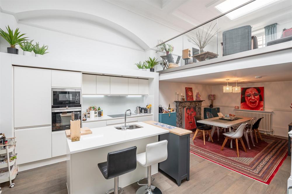 KITCHEN DINER
