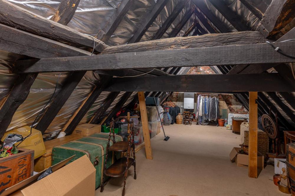 LOFT ROOM