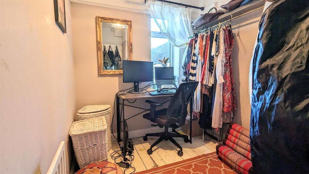BEDROOM/STUDY