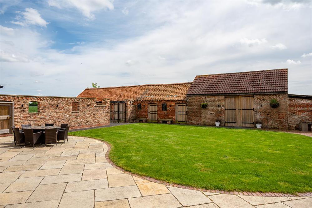Barn - Courtyard