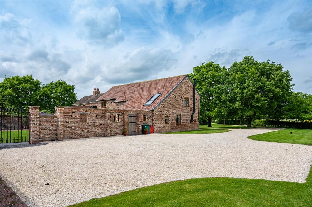 Barn - Parking