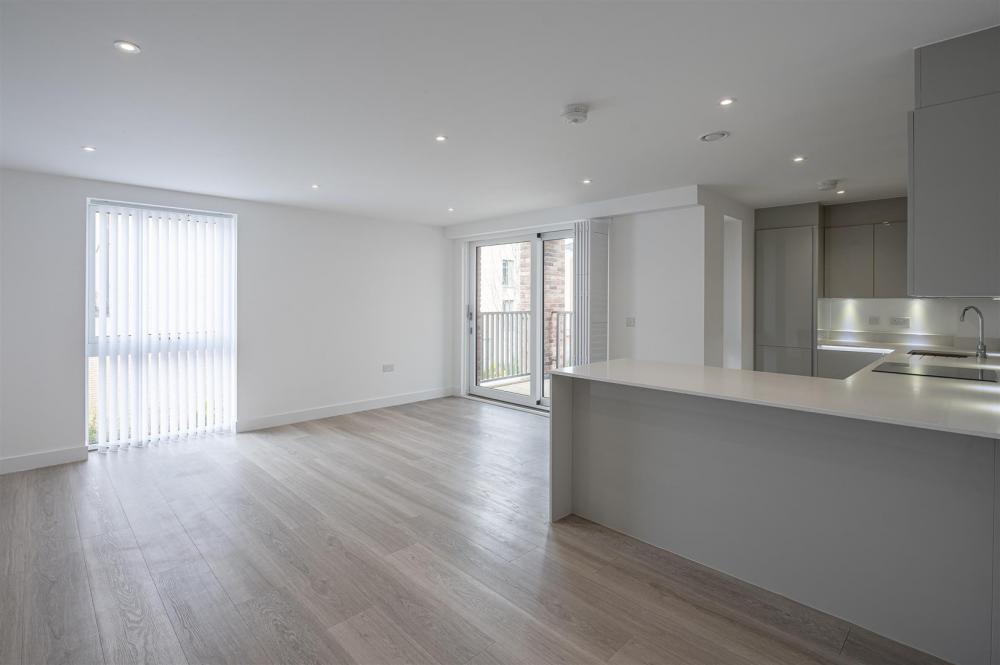 LIVING/DINING ROOM