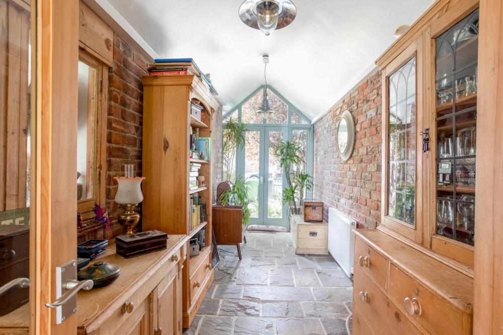 GARDEN ROOM