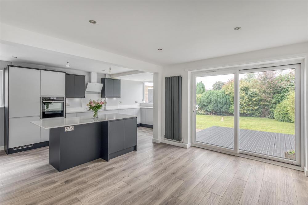KITCHEN / DINING ROOM