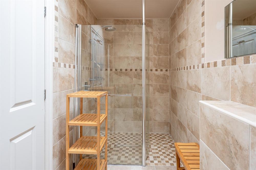 EN SUITE