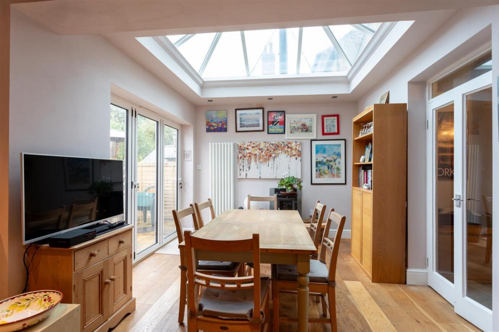 OPEN PLAN FAMILY ROOM