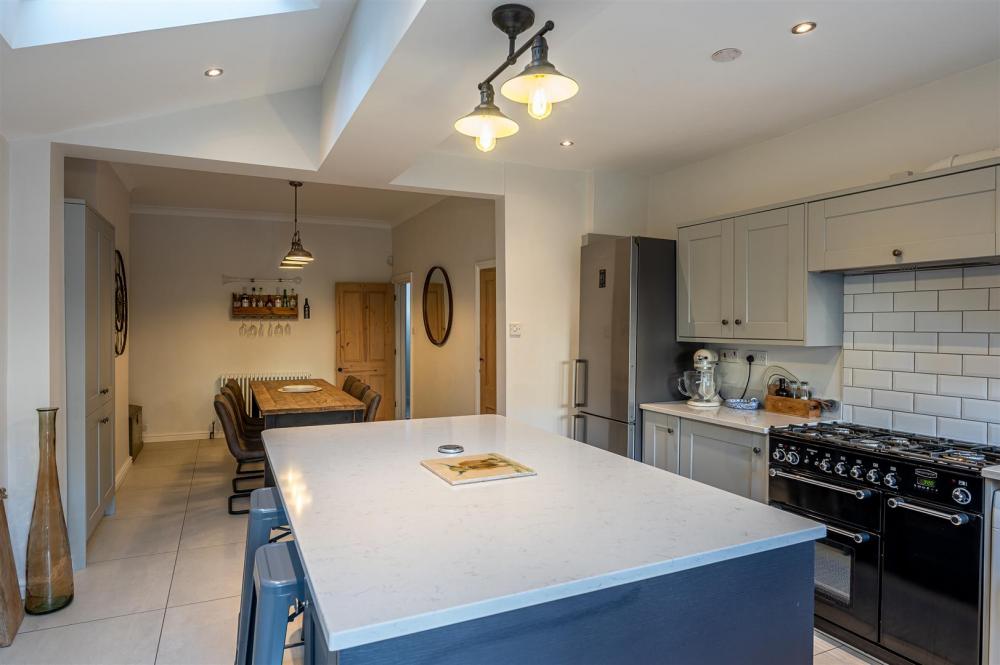 OPEN PLAN KITCHEN / DINER