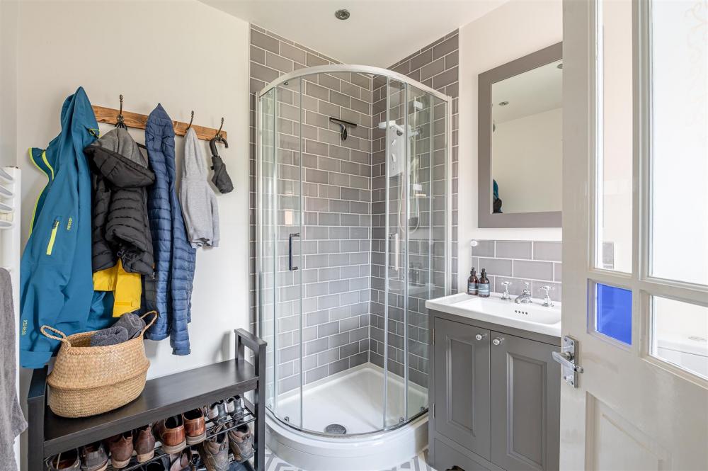 SHOWER ROOM