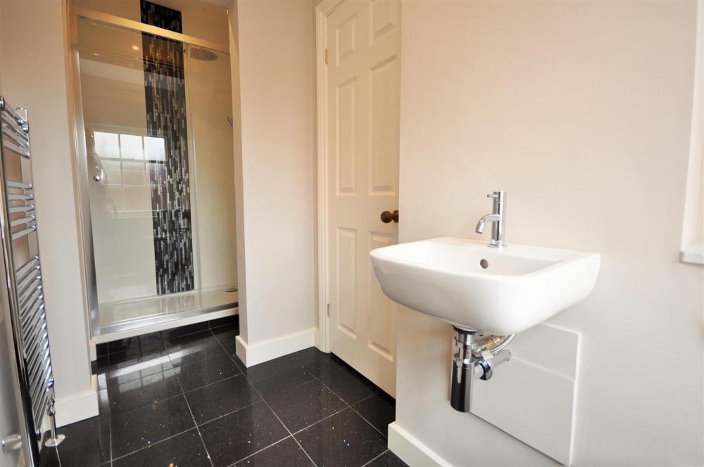 MASTER BEDROOM SHOWER ROOM