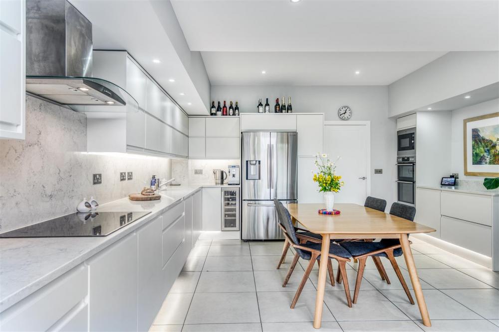 KITCHEN / DINER
