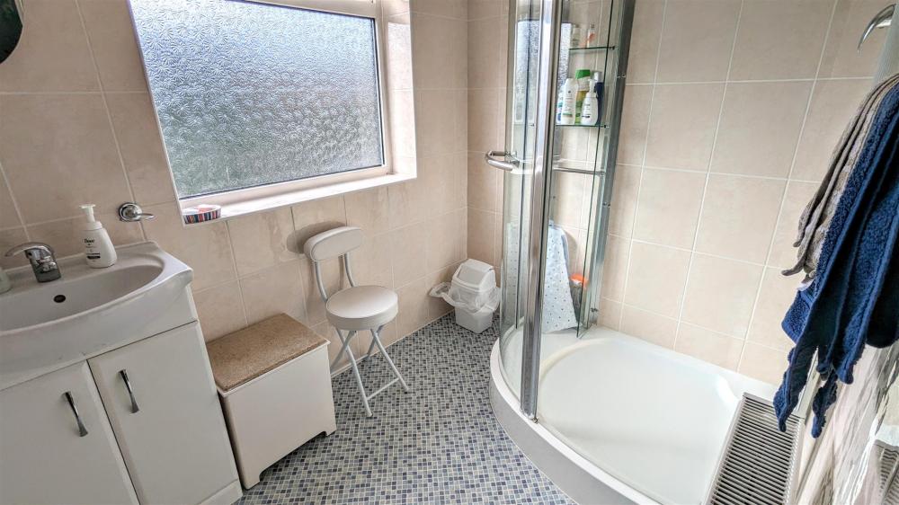 SHOWER ROOM