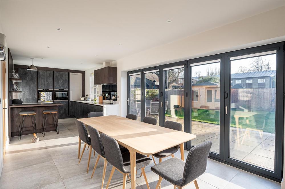 KITCHEN DINING AREA