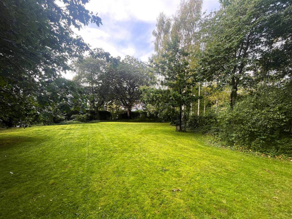 COMMUNAL GARDENS