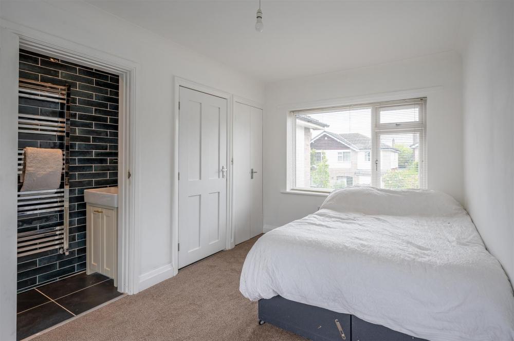 BEDROOM EN SUITE