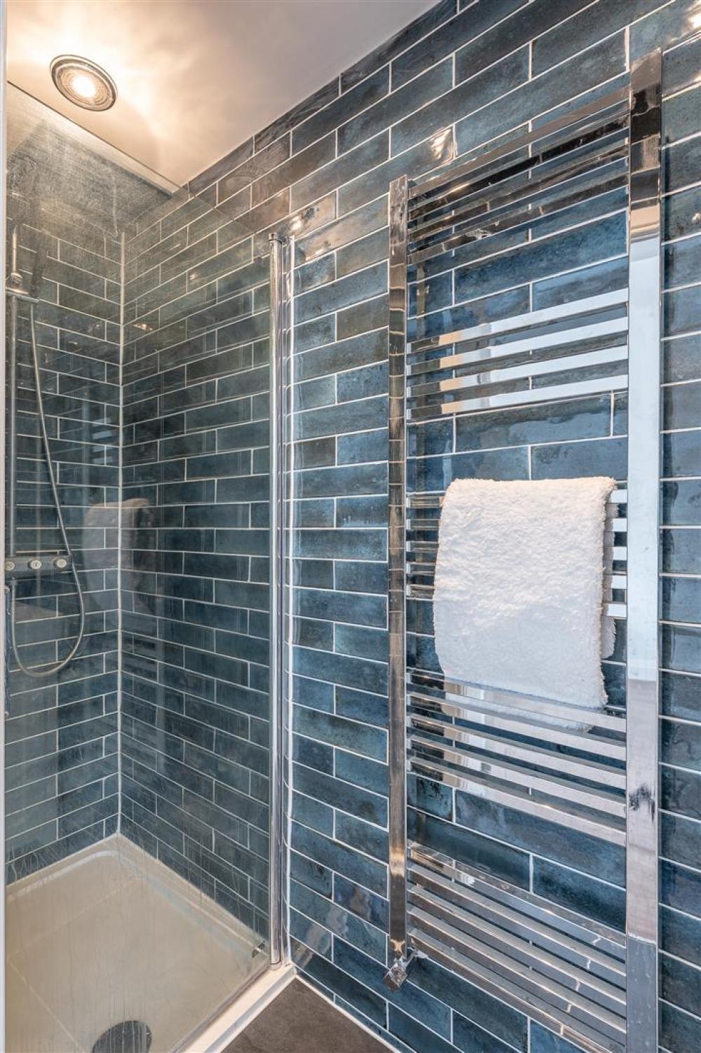 EN SUITE