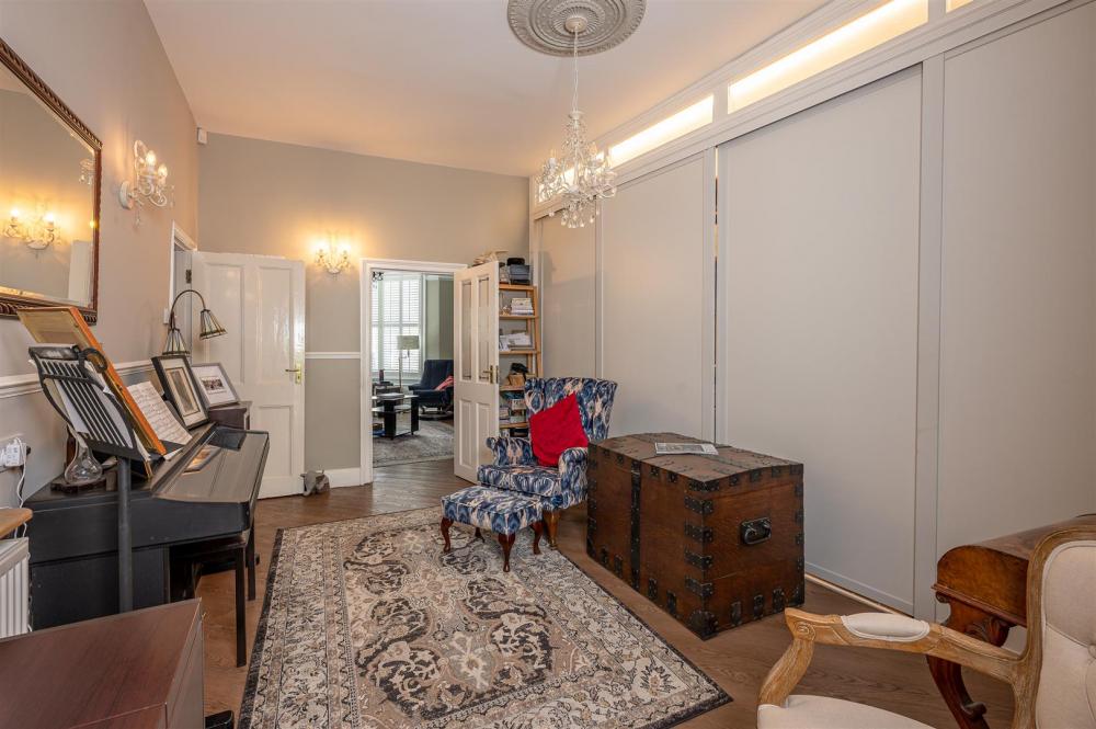RECEPTION ROOM