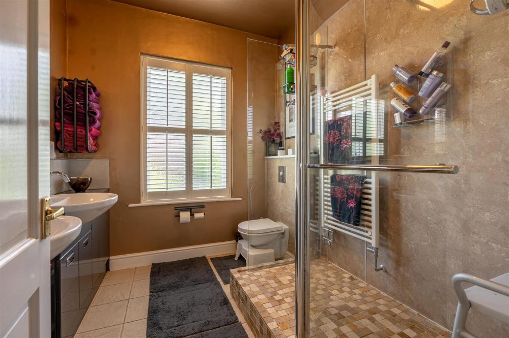 SHOWER ROOM