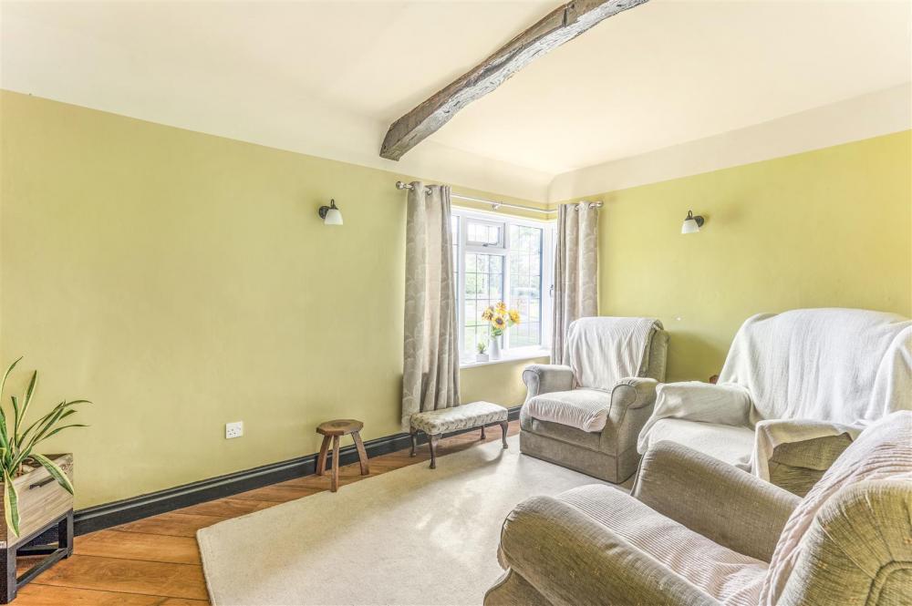 SNUG / DINING ROOM