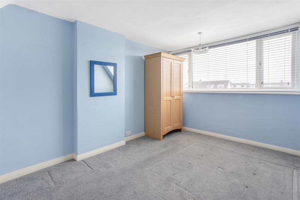 DOUBLE BEDROOM