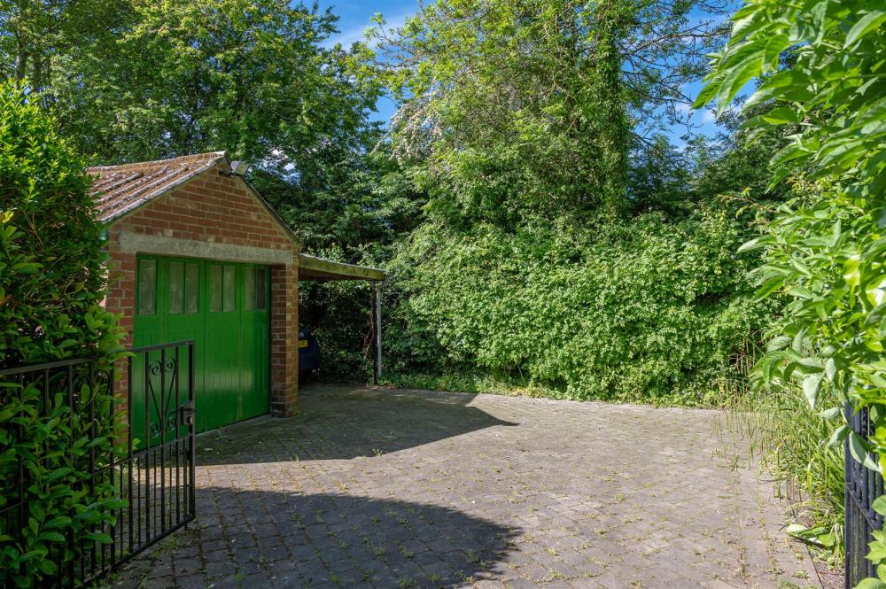 DRIVEWAY & GARAGE