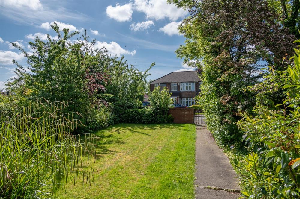 FRONT GARDEN