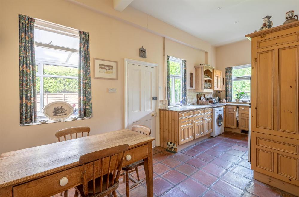 KITCHEN / DINER
