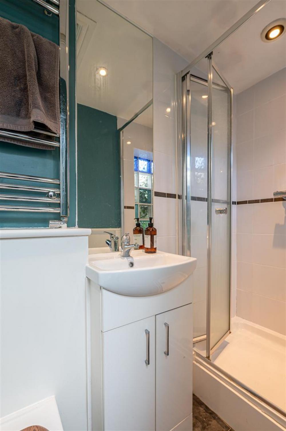 SHOWER ROOM
