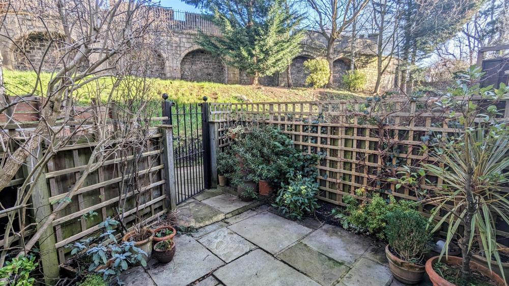 COURTYARD GARDEN