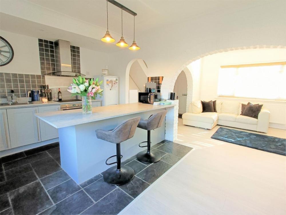 OPEN PLAN KITCHEN DINING